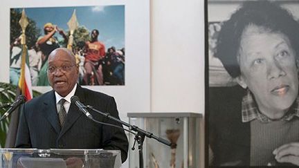 Le président Jacob Zuma rend Hommage à Dulcie September représentante de l'ANC assassinée en 1988 à Paris  (BERTRAND LANGLOIS / POOL / AFP)