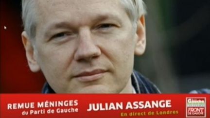 Julian Assange, le fondateur de WikiLeaks,&nbsp;est intervenu par t&eacute;l&eacute;phone, le 24 ao&ucirc;t 2012, lors d'un meeting de l'ex-candidat &agrave; la pr&eacute;sidentielle pour les journ&eacute;es d'&eacute;t&eacute; du Parti de gauche. (FTVI / FRANCE 3)