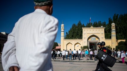 Des Ouïghours à&nbsp;Xinjiang&nbsp;en chine, le 26 juin 2017.&nbsp; (JOHANNES EISELE / AFP)