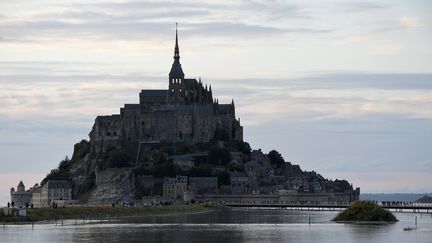 Le Tour de France 2016 s'&eacute;lancera de la Manche, d&eacute;partement o&ugrave; est situ&eacute; le Mont-Saint-Michel. (MIGUEL MEDINA / AFP)