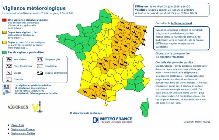 Météo France a placé 31 départements en vigilance orange, vendredi 24 juin 2016.&nbsp; (METEO FRANCE)