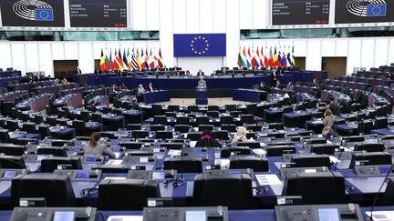 La présidente de la Banque centrale européenne, Christine Lagarde, présente le rapport annuel 2022 de son institution au Parlement européen, à Strasbourg, le 26 février 2024. (FREDERICK FLORIN / AFP)