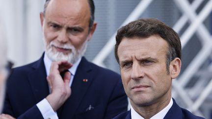 L'ancien Premier ministre Edouard Philippe et le président Emmanuel Macron, le 14 avril 2022 au Havre. (LUDOVIC MARIN / POOL)