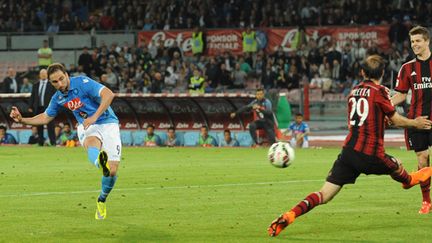 Gonzalo Higuain (Naples) marque contre le Milan AC (FRANCO ROMANO / NURPHOTO)