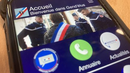 L'application permet à un élu de joindre un gendarme 24h/24h, tous les jours de la semaine. (MARGAUX STIVE / RADIO FRANCE)