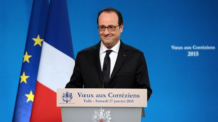 Le pr&eacute;sident de la R&eacute;publique, Fran&ccedil;ois Hollande, d&eacute;livre ses v&oelig;ux aux Corr&eacute;ziens &agrave; Tulle, le 17 janvier 2015. (NICOLAS TUCAT / AFP)