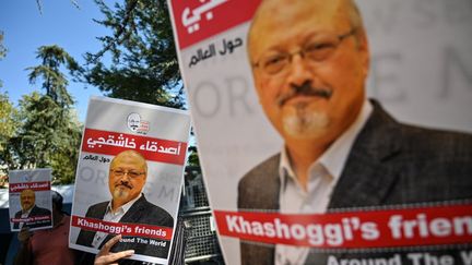 Manifestation de soutien au journaliste saoudien Jamal Khashoggi, à Istanbul en Turquie, le 2 octobre 2020. (OZAN KOSE / AFP)