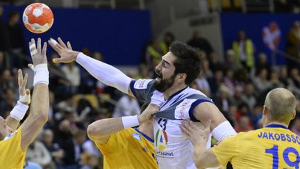 Nikola Karabatic a buté sur la défense suédoise (un but)