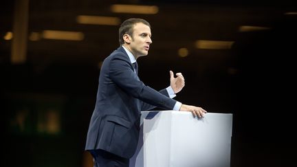 Le candidat à la présidentielle 2017, Emmanuel Macron, lors d'un meeting&nbsp;à Paris, le 10 décembre 2016. (MAXPPP)