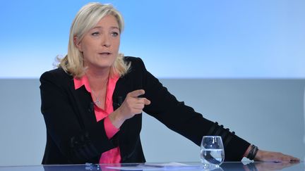 Marine Le Pen sur le plateau de "C Politique", sur France 5, le 7 octobre 2012. (IBO / SIPA)