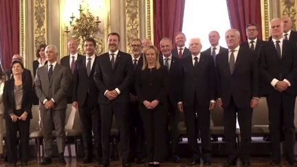 Giorgia Meloni, la&nbsp;Première ministre italienne d’extrême droite,&nbsp;a prêté serment en premier devant le président de la République, samedi 22 octobre. (FRANCEINFO)