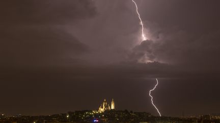 Un orage &agrave; Paris le 8 juin 2014. (  MAXPPP)