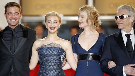 Robert Pattinson,Sara Gadon,  Mia Wasikowska et David Cronenberg au Festival de Cannes 2014 pour la montée des marches de "Maps to the stars"
 (VALERY HACHE / AFP)