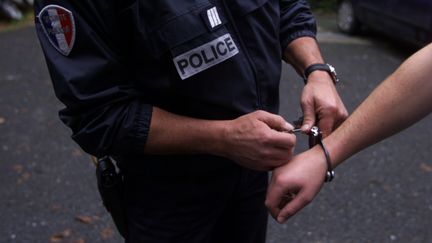 La lib&eacute;ration du meurtrier d'un policier, tu&eacute; en Seine-Saint-Denis, qui attend son proc&egrave;s en appel depuis quatre ans, un d&eacute;lai que la justice n'estime pas "raisonnable", suscite la pol&eacute;mique. (MAXPPP)