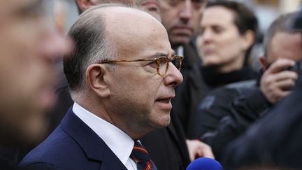 Bernard Cazeneuve : "Deux personnes sont décédées dont une femme par explosif"