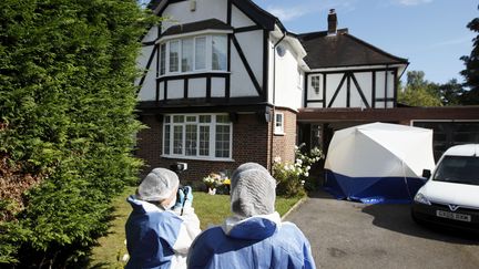 Les enqu&ecirc;teurs britanniques m&egrave;nent leurs investigations dans&nbsp;la maison de la famille&nbsp;Al-Hilli assassin&eacute;e sur une route foresti&egrave;re de Chevaline, en Haute-Savoie - Claygate dans le&nbsp;Surrey au sud-ouest de Londres, samedi 8 septembre 2012.&nbsp; (JUSTIN TALLIS / AFP)