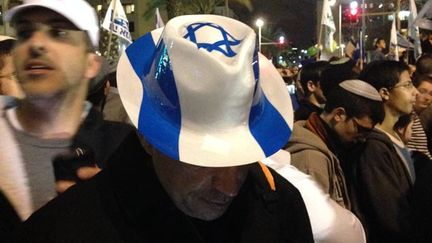  (20.000 manifestants se sont rassemblés à Tel Aviv dimanche pour soutenir la droite israélienne © RF-SL)