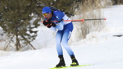 Quentin Fillon Maillet lors du relais homme aux Jeux olympiques de Pékin, le 15 février 2022 à Zhangjiakou. (KMSP via AFP)