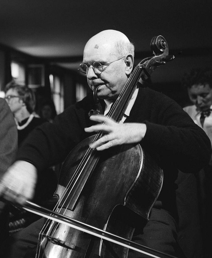 Pablo Casals en septembre 1954 à Zermatt en Suisse.
 (KEYSTONE/MAXPPP)