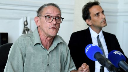 Le père de Sébastien Raoult, Paul Raoult, lors d'une conférence de presse à Paris, le 2 août 2022. (BERTRAND GUAY / AFP)