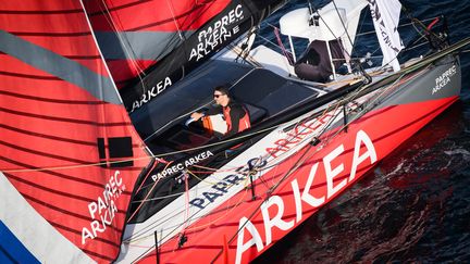 Vendée Globe : Yoann Richomme fond sur Charlie Dalin à pas de géant... Suivez la position des bateaux en direct