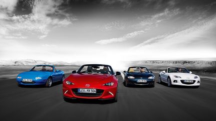 La famille Mazda MX-5, des cabriolets "plaisir" pour rouler différemment. (DENIS MEUNIER MAZDA POUR FRANCE INFO)