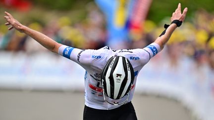 Tadej Pogcar à l'arrivée de la sixième étape du Tour de France, à Cauterets-Cambasque, le 6 juillet 2023. (MARCO BERTORELLO / AFP)