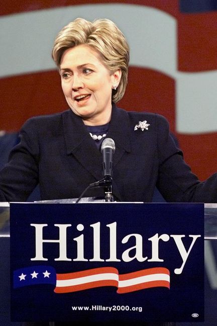 Hillary Clinton annonce formellement sa candidature au Sénat à Purchase (Etats-Unis), le 6 février 2000 (TIMOTHY A. CLARY / AFP)