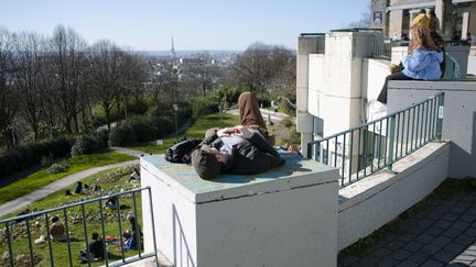 Vue du parc de Belleville, dans le 20e arrondissement, à Paris, le 26 février 2022. (JEANNE FOURNEAU / HANS LUCAS)