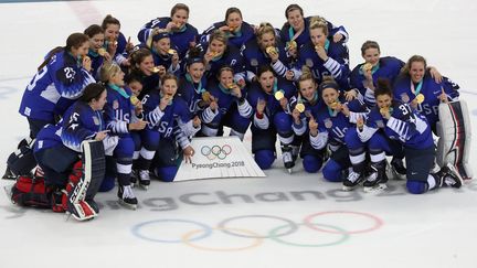 La joie des hockyeuses américaines après avoir battu le Canada en finale. Les Américaines attendaient un titre olympique depuis 20 ans et les JO de Nagano (1998). (STEVE RUSSELL / TORONTO STAR)