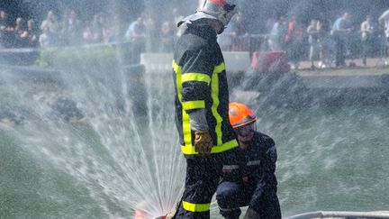 Les pompiers en action &agrave; Marquion, dans le nord de la France, le 6 juin 2015. (JOACHIM SAOULI / CITIZENSIDE.COM / AFP)