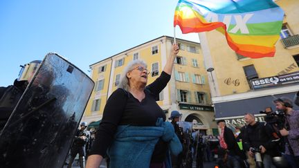 Geneviève Legay lors de la manifestation des "gilets jaunes" à Nice, le 23 mars 2019. (VALERY HACHE / AFP)