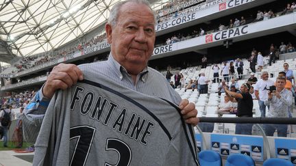 Just Fontaine, recordman de buts sur une édition de Coupe du monde, au stade Vélodrome de Marseille, le 19 octobre 2014. (BORIS HORVAT / AFP)