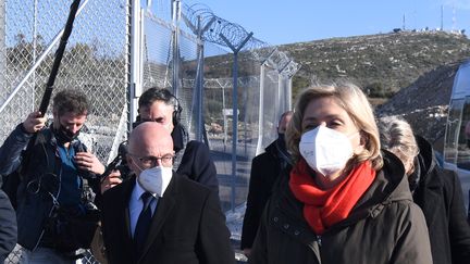 Valérie Pécresse lors de son déplacement sur l'île de Samos, en Grèce, le 15 janvier 2022. (ALAIN JOCARD / AFP)