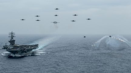 Le porte-avions américain USS Nimitz lors d'un exercice dans le Pacifique, le 2 juin 2020 (U.S. NAVY / MAXPPP)