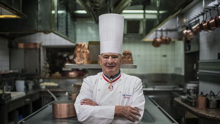 Le chef Paul Bocuse à Collonges-au-Mont-d'Or, près de Lyon, le 9 novembre 2012. (JEFF PACHOUD / AFP)