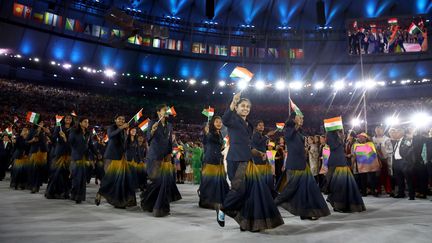 La délégation indienne défile lors de la cérémonie d'ouverture des Jeux olympiques de Rio (Brésil), le 5 août 2016. (CAMERON SPENCER / GETTY IMAGES SOUTH AMERICA)