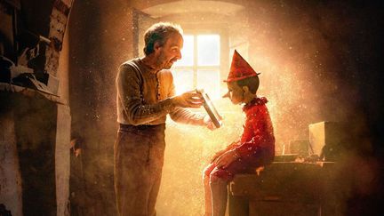 Détail de l'affiche du film "Pinocchio" de Matteo Garrone avec Roberto Beningni et Federico Ielapi. (MATTEO GARRONE / LE PACTE)