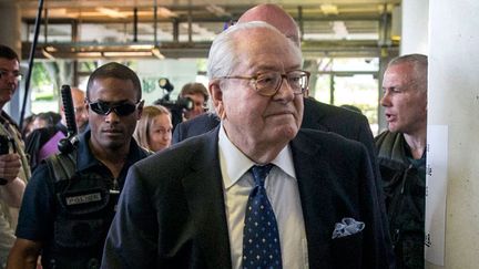 &nbsp; (Jean-Marie Le Pen à son arrivée au tribunal de Nanterre, le 12 juin 2015 © MaxPPP)