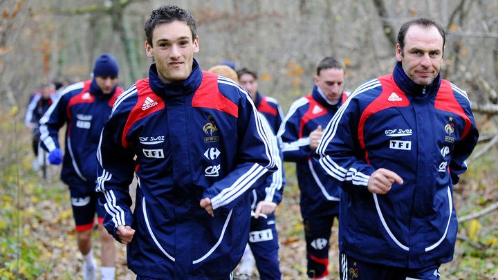 Hugo Lloris à l'entraînement avec l'équipe de France le 17 novembre 2008, deux jours avant de fêter sa première sélection. (FRANCK FIFE / AFP)