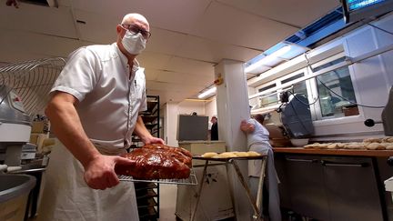 Ghislain Planckaert, pâtissier à Tourcoing, et spécialiste de la coquille de Noël. (VALENTIN DUNATE / RADIOFRANCE)