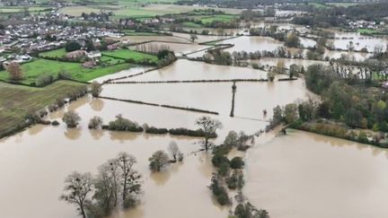 Inondations dans le Pas-de-Calais : pourquoi l'eau ne s'évacue-t-elle pas dans certaines communes ? (France 2)