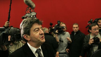 Jean-Luc Mélenchon au siège du PS, le 17 novembre 2007, quelques mois avant de quitter le Parti socialiste. (MAXPPP)