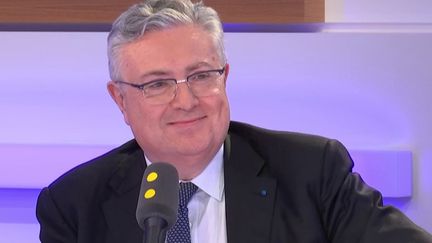 Jacques Creyssel, directeur de la Fédération du commerce et de la distribution, était l'invité de L'Interview éco, jeudi 21 mars sur franceinfo. (CAPTURE D'ECRAN / RADIO FRANCE)