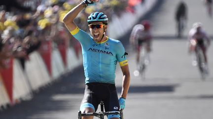 L'Espagnol Omar Fraile (Astana), vainqueur à Mende lors de la 14e étape, après une longue échappée en groupe mais finie en solitaire (JEFF PACHOUD / AFP)