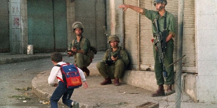 Scène de l'intifada à Naplouse, en Cisjordanie, en 1987 (ESAIAS BAITEL / ARCHIVES / AFP)