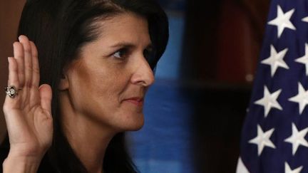 Nikki Haley prête serment le 25 janvier 2017 comme ambassadrice des Etats-Unis aux Nations Unies, à Washington (Etats-Unis) (Win McNamee / Pool via CNP)