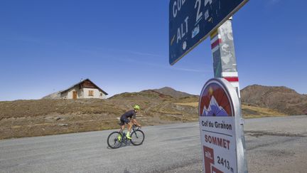 L'une des sensations du Tour de France 2022 se trouve sur les pentes du col du Granon ! Nicolas Geay et Yoann Offredo sont partis à la découverte de ce col des Alpes françaises.