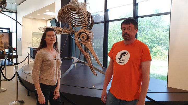 Karine Boutillier, directrice du Paléospace de Villers-sur-Mer, et Laurent Picot, directeur scientifique. (BORIS HALLIER / FRANCEINFO / RADIO FRANCE)