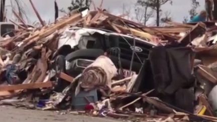 Les deux États américains ont été ravagés dimanche 3 mars par des vents pouvant atteindre parfois les 266 km/h. (FRANCE 3)